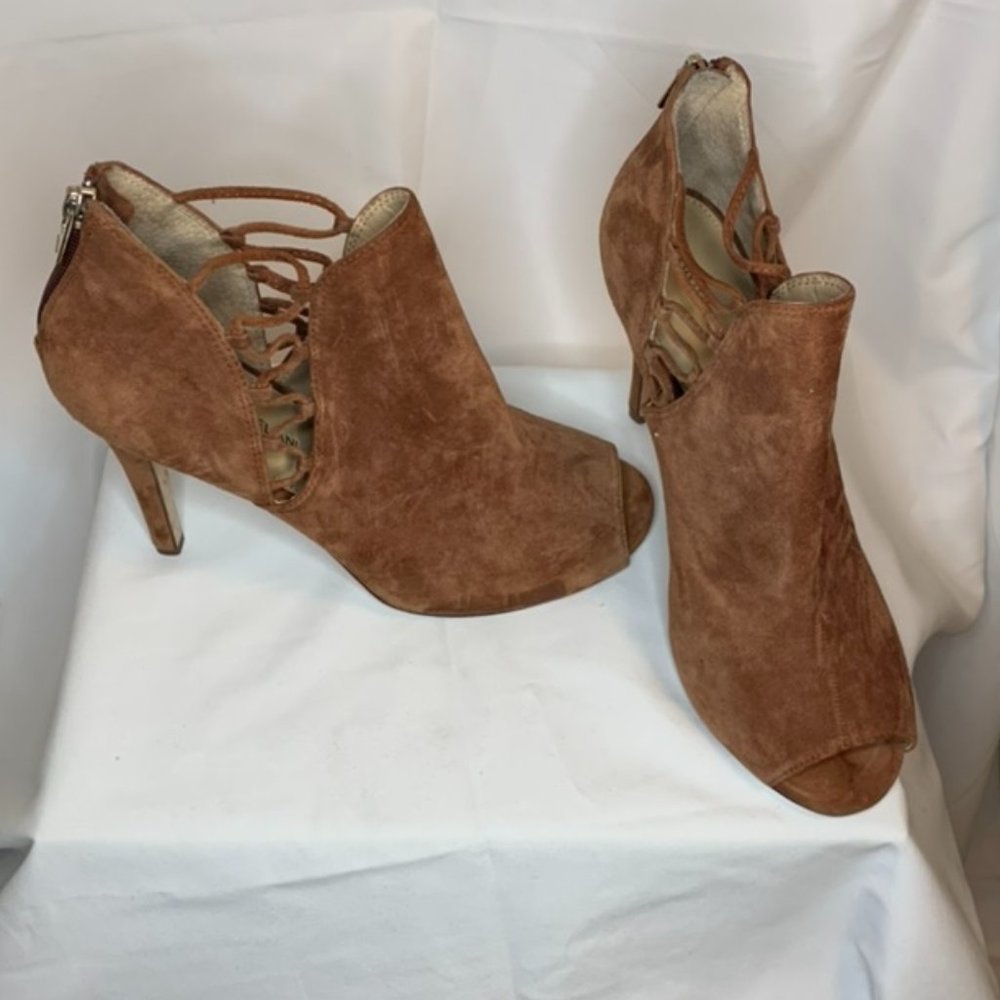 Brown suede-like Antonio Melani booties